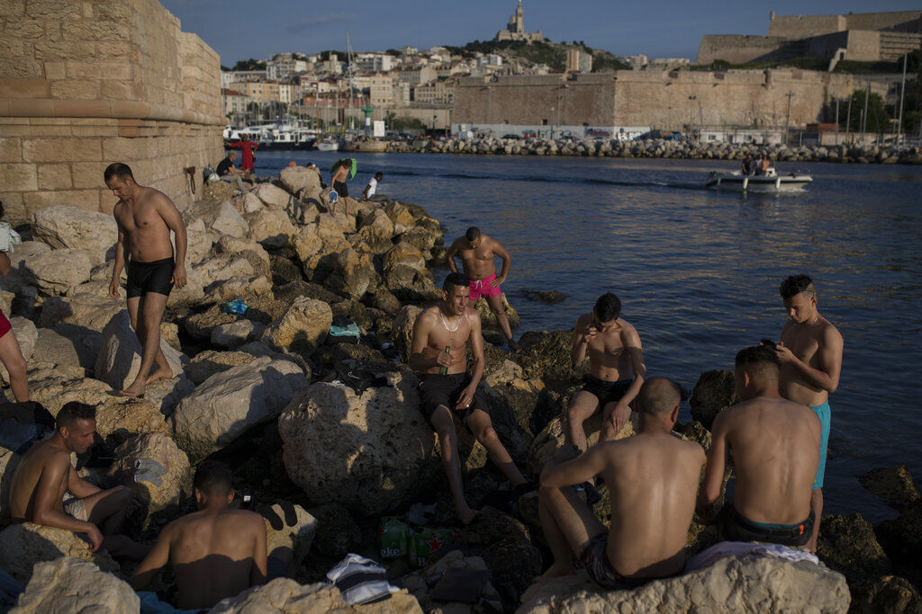 APTOPIX Virus Outbreak France